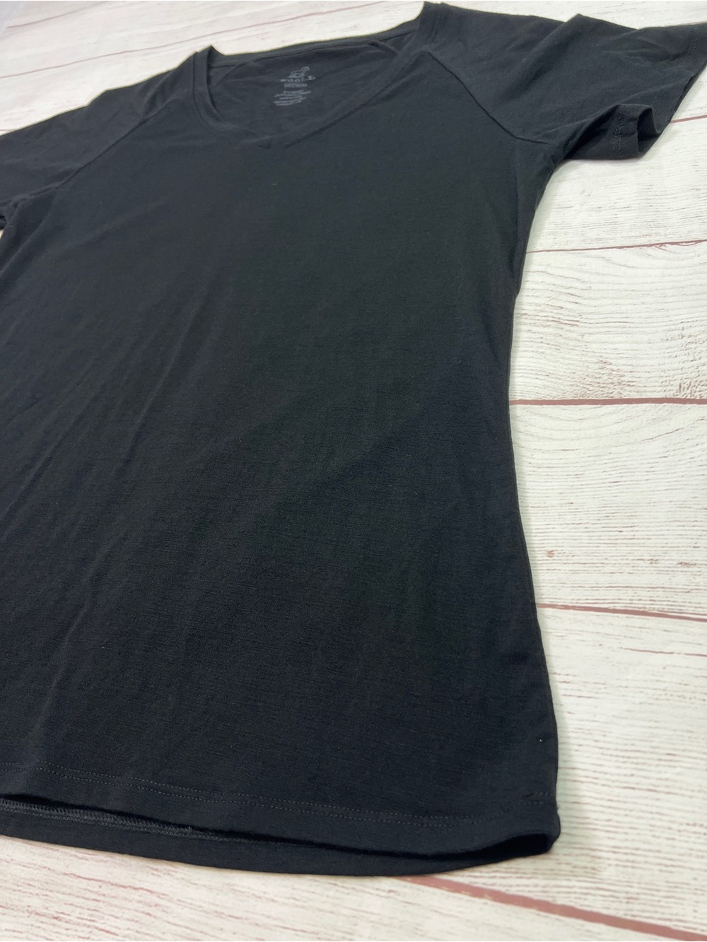 Woolx Mia Merino Wool V-Neck Tee - Medium - black lightweight short sleeve EUC - Picture 6 of 9